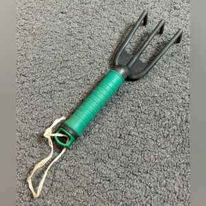 Vintage Plastic Green Black Garden Hand Cultivator Rake Tool Weeding Soil 10.5”